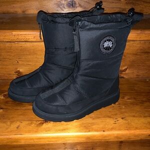 New Canada Goose Boots women’s size 9